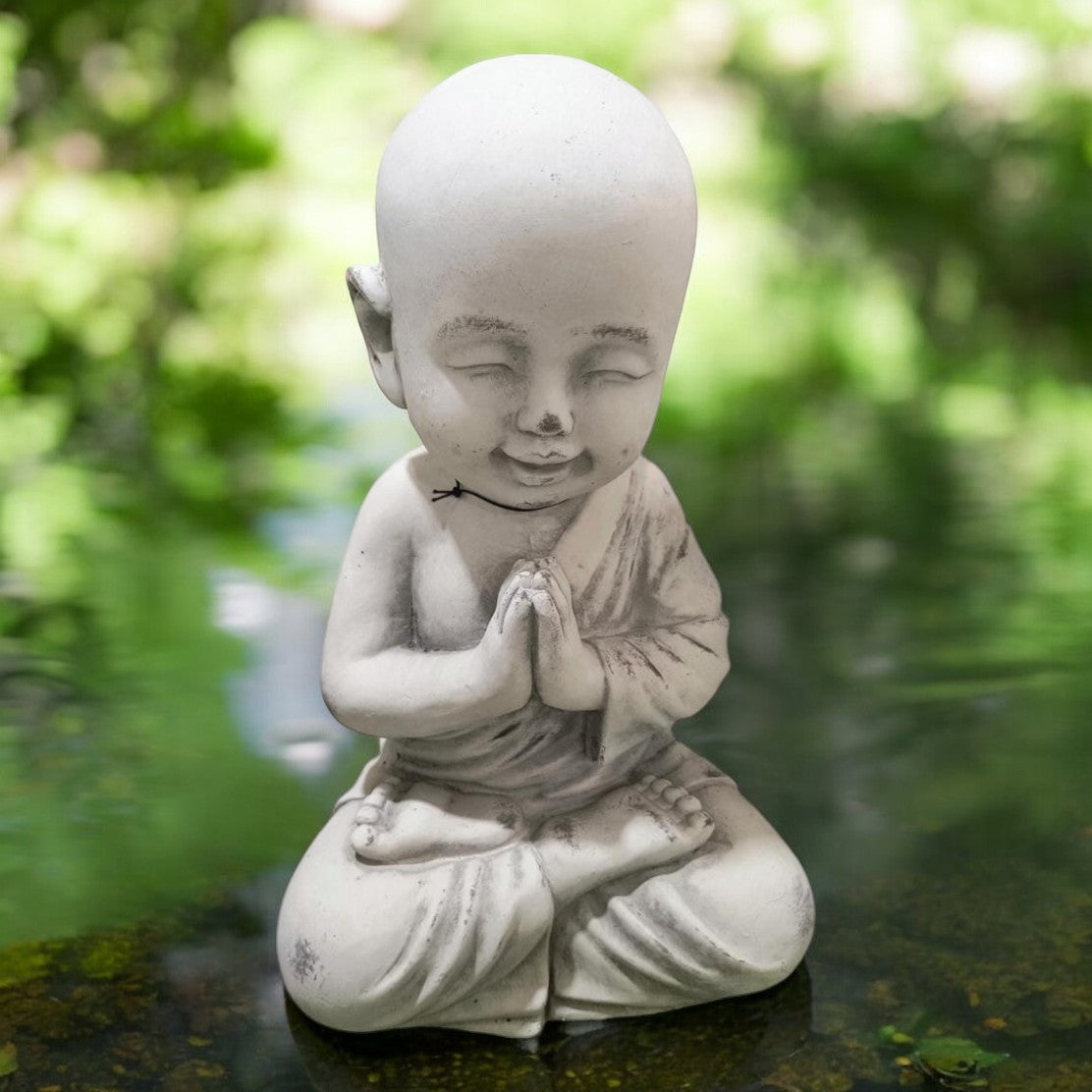 Figura Niño Monje Budista Rezando