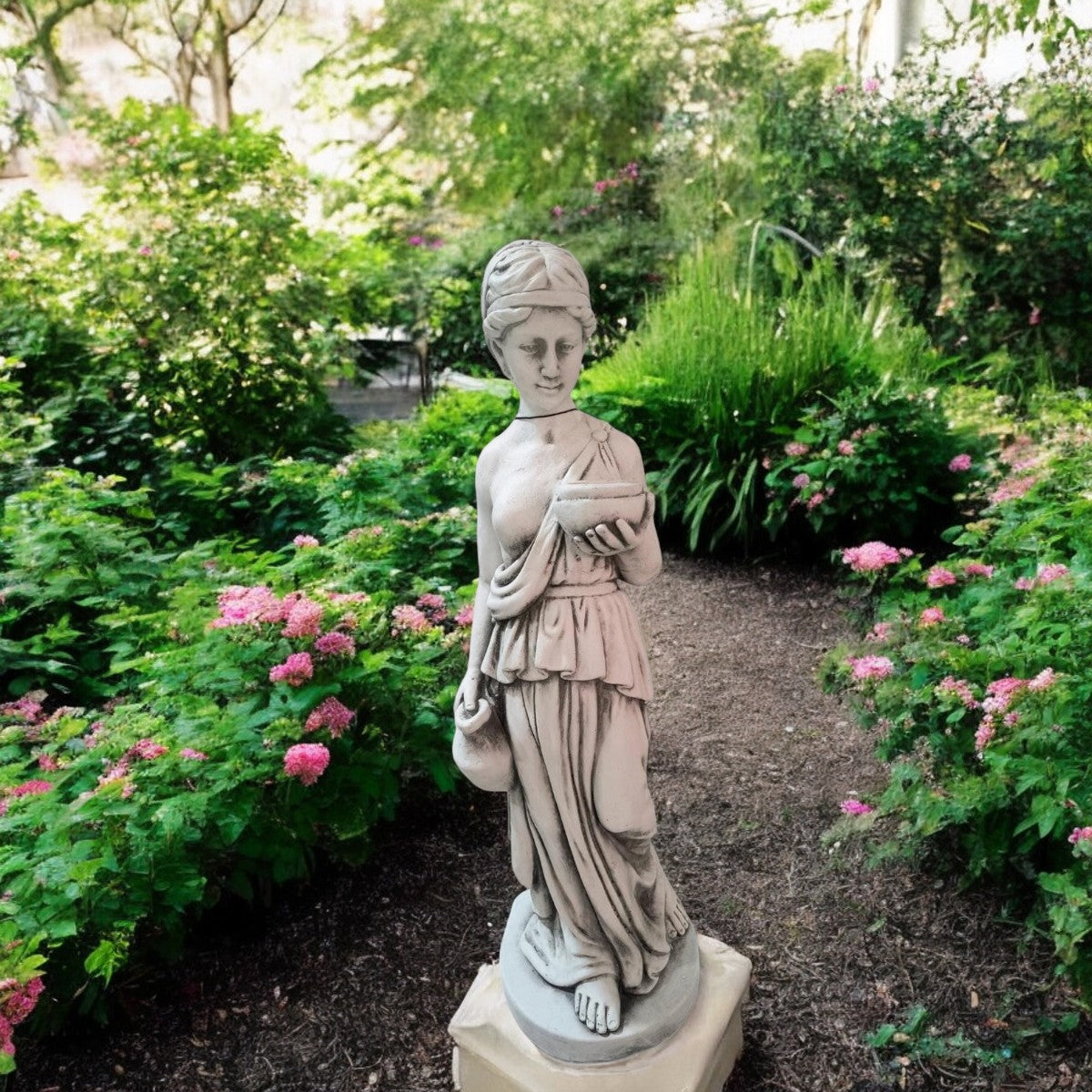 Figura Dama con Jarra y Pocillo