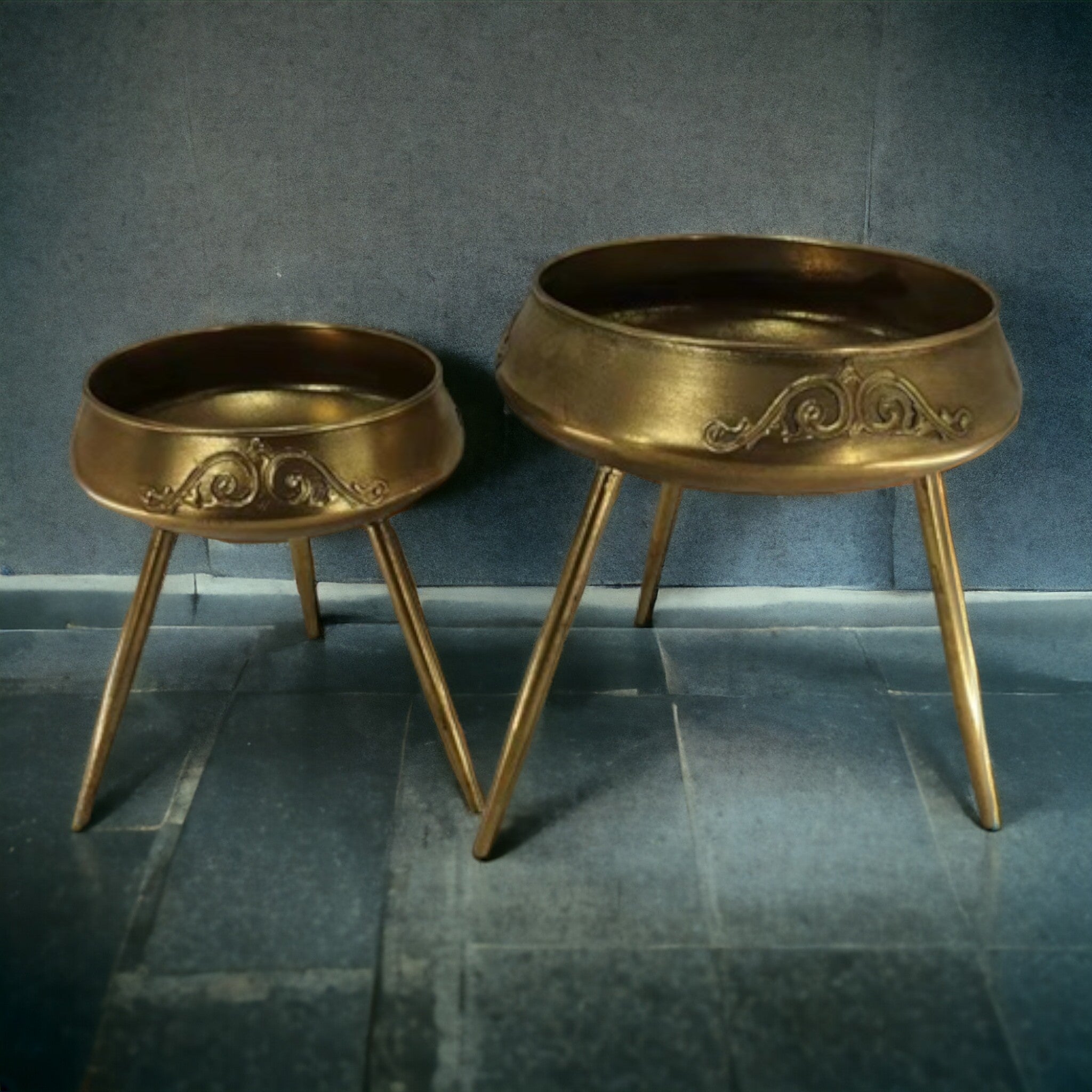 Set 2 Macetas Metálicas con Pedestal