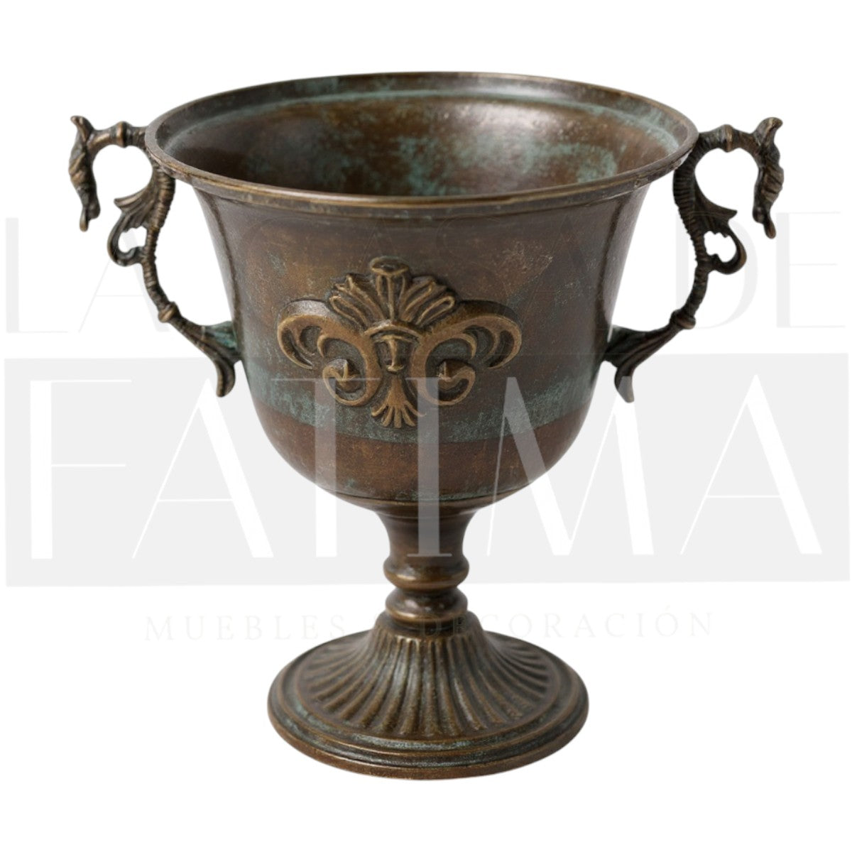 Vasija Metálica con Pedestal y Asas