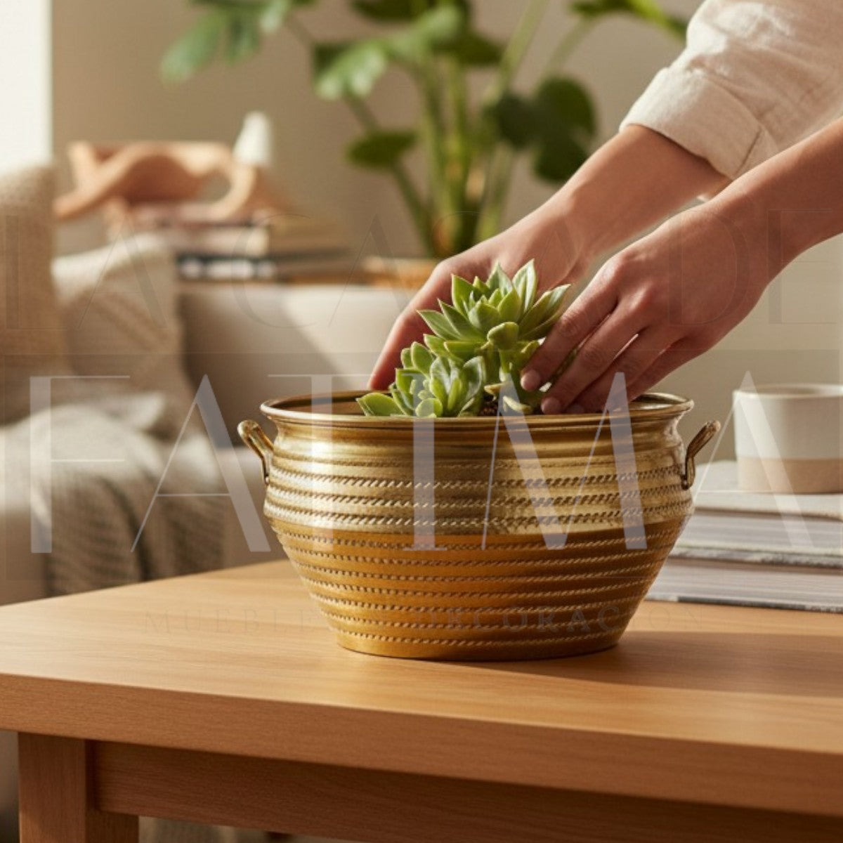 Maceta Martillada Metálica Dorada con asas