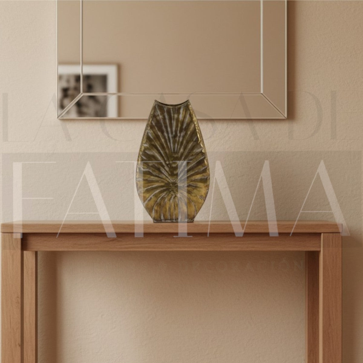 Vasija Metálica Relieve Sol