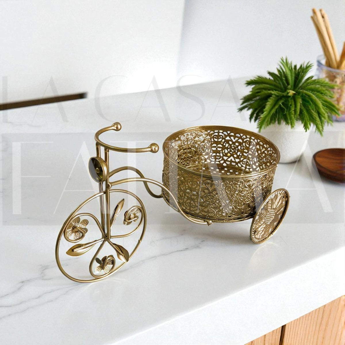 Portamaceta Metálica Dorada – Triciclo Floral